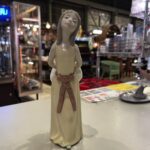 Lladroリヤドロ いたずらな少女 買取いたしました。